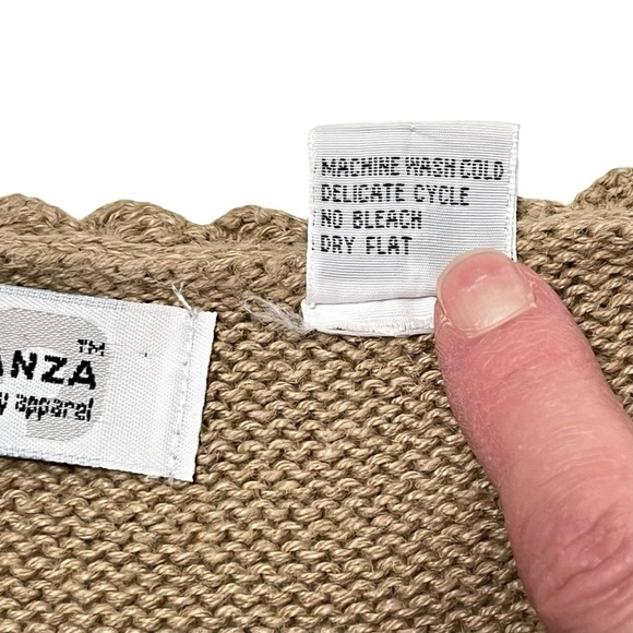 Vintage 90’s Cottagecore Crocheted Beige Sweater Vest Size Medium - Picture 4 of 6